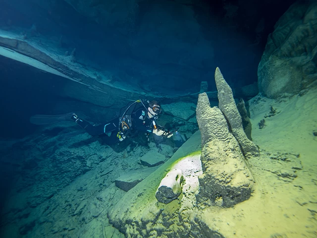 Doğu Akdeniz'de 5 yıl önce keşfedilen su altı mağarası depremlerde zarar görmedi