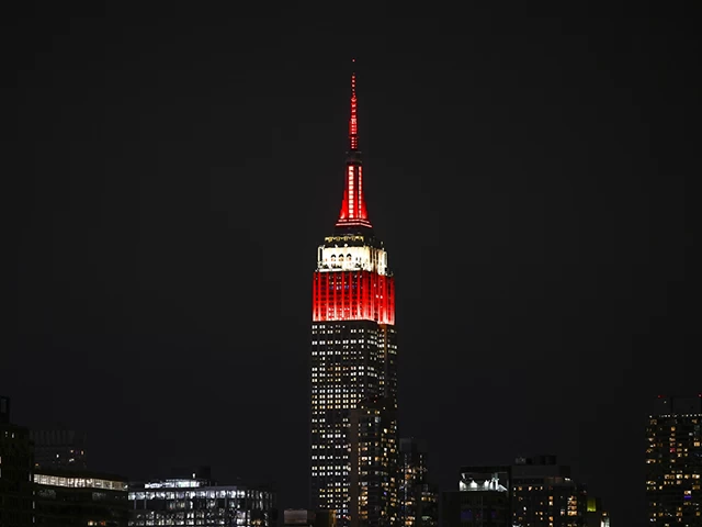 Empire State Binası Türk Bayrağı renkleriyle ışıklandırıldı
