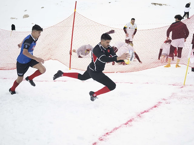 Türkiye'de ilk defa "Kar Ragbi Şampiyonası" düzenlendi