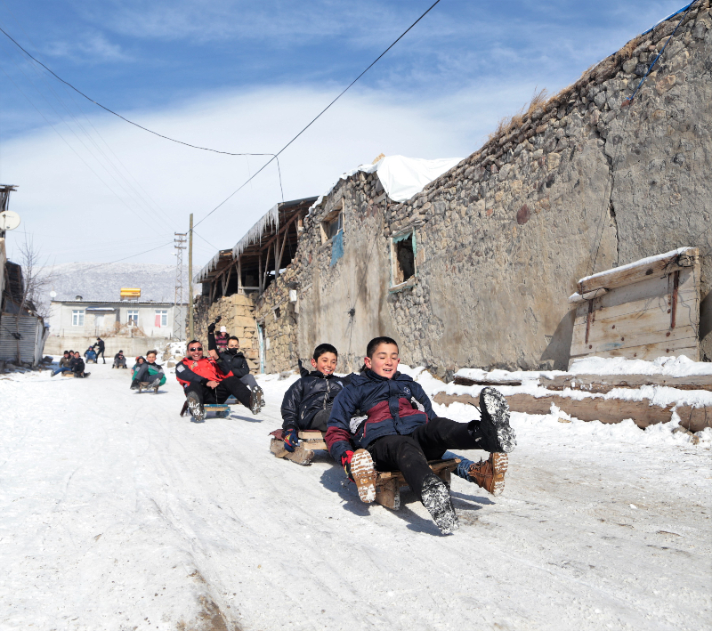 Erzurum'da soğuklar çocukların eğlencesine engel olmuyor