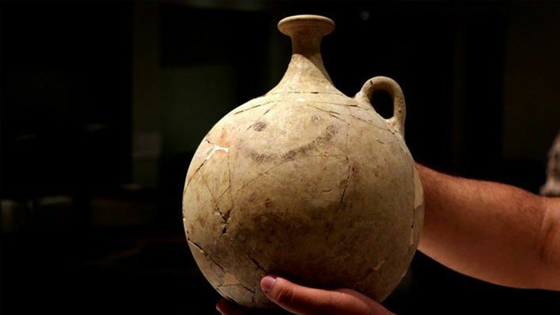 Gaziantep'te 3700 yıllık "Gülücüklü" matara bulundu