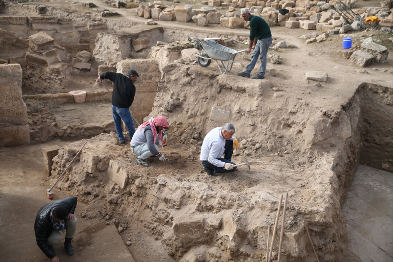Harran'da 8 asırlık medresenin avlu, kuyu ve platformu bulundu 10