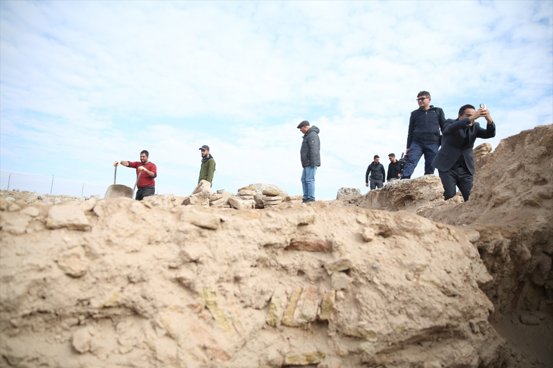 Harran'da 8 asırlık medresenin avlu, kuyu ve platformu bulundu 6