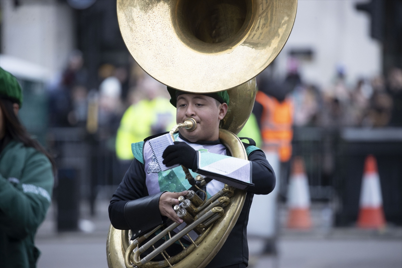 Londra’da geleneksel “Yeni Yıl Geçit Töreni” renkli görüntülere sahne oldu 1