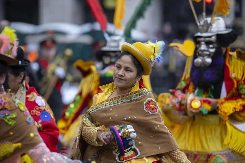 Londra’da geleneksel “Yeni Yıl Geçit Töreni” renkli görüntülere sahne oldu 5