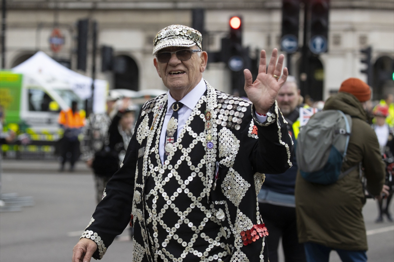 Londra’da geleneksel “Yeni Yıl Geçit Töreni” renkli görüntülere sahne oldu 7