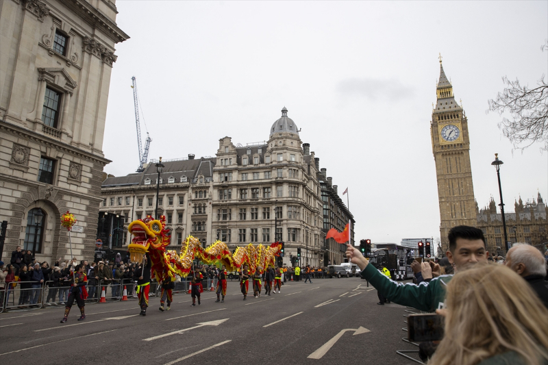 Londra’da geleneksel “Yeni Yıl Geçit Töreni” renkli görüntülere sahne oldu 14