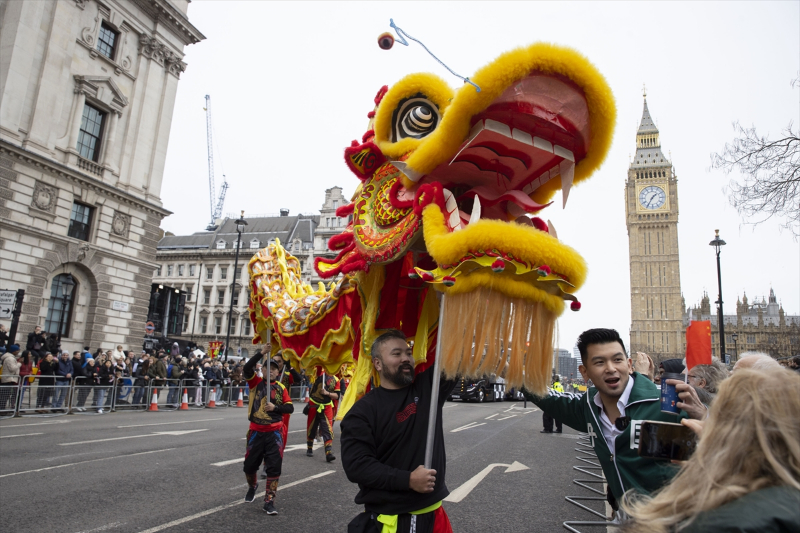 Londra’da geleneksel “Yeni Yıl Geçit Töreni” renkli görüntülere sahne oldu 15
