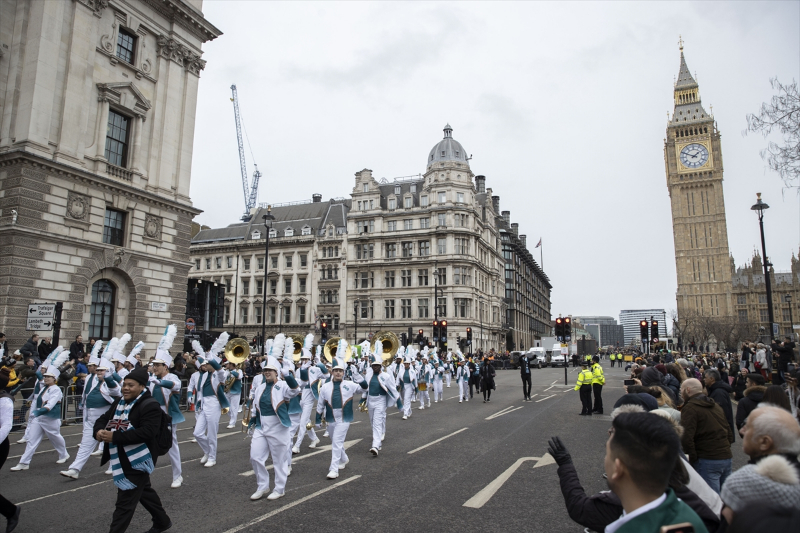 Londra’da geleneksel “Yeni Yıl Geçit Töreni” renkli görüntülere sahne oldu 19