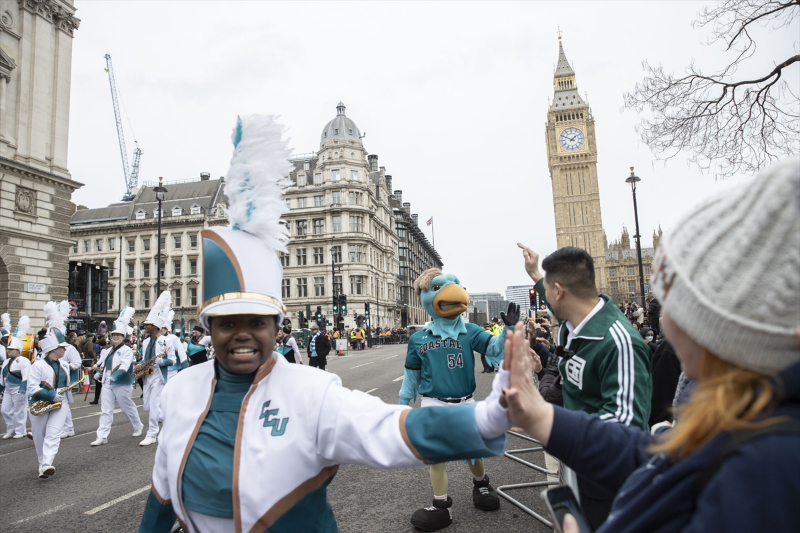 Londra’da geleneksel “Yeni Yıl Geçit Töreni” renkli görüntülere sahne oldu 20