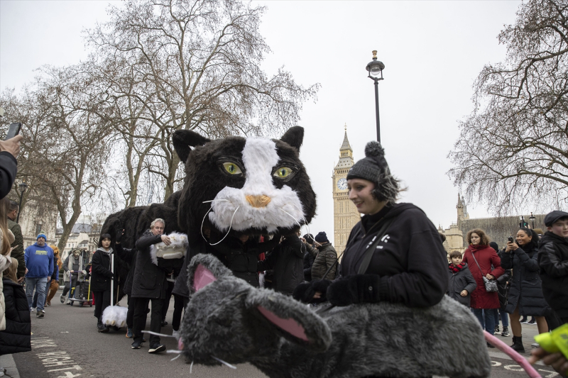 Londra’da geleneksel “Yeni Yıl Geçit Töreni” renkli görüntülere sahne oldu 22
