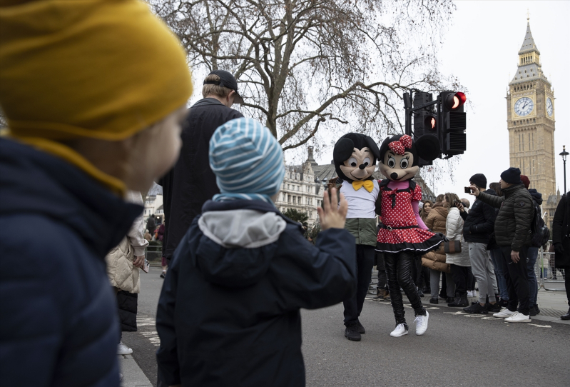 Londra’da geleneksel “Yeni Yıl Geçit Töreni” renkli görüntülere sahne oldu 23