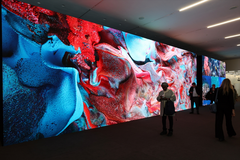 Refik Anadol'un yapay zeka destekli illüstrasyonu Dünya Ekonomik Forumu'nda 1