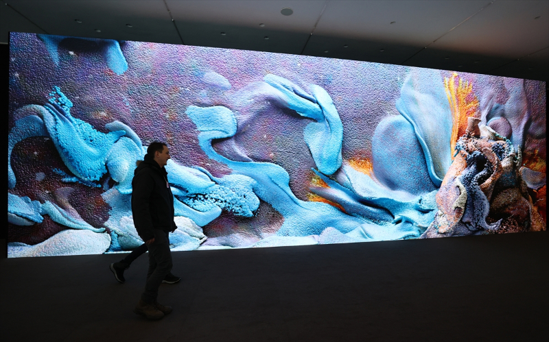 Refik Anadol'un yapay zeka destekli illüstrasyonu Dünya Ekonomik Forumu'nda 3