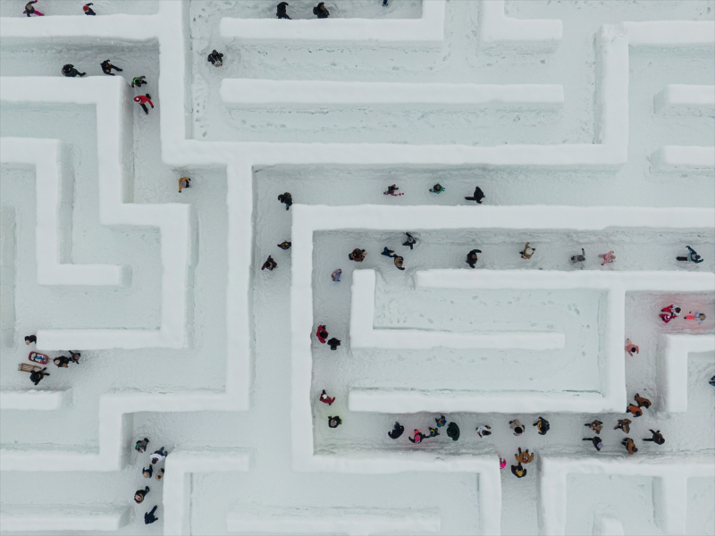 Polonya'da dünyanın en büyük kar labirenti ziyaretçilerini ağırlıyor 2