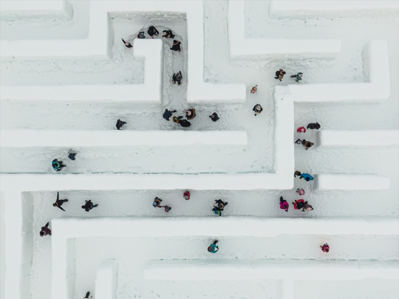 Polonya'da dünyanın en büyük kar labirenti ziyaretçilerini ağırlıyor 12