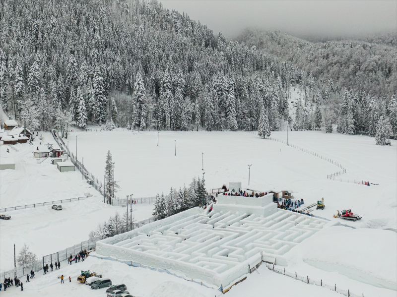 Polonya'da dünyanın en büyük kar labirenti ziyaretçilerini ağırlıyor 18