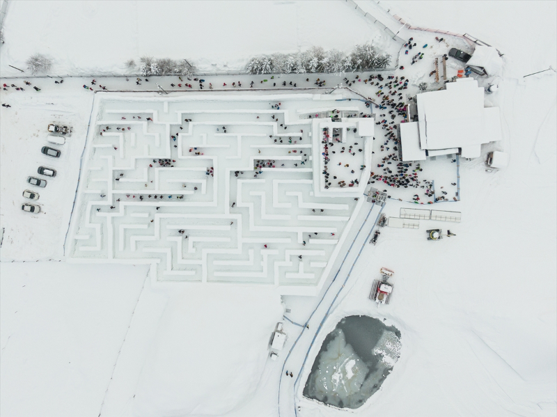 Polonya'da dünyanın en büyük kar labirenti ziyaretçilerini ağırlıyor 14