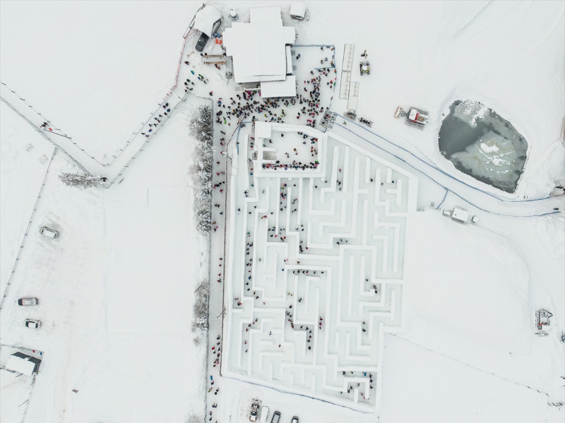 Polonya'da dünyanın en büyük kar labirenti ziyaretçilerini ağırlıyor 16