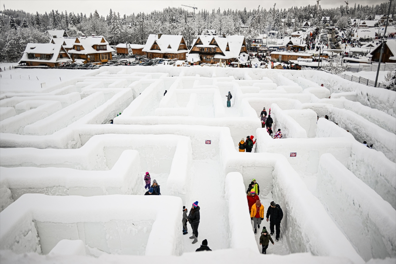 Polonya'da dünyanın en büyük kar labirenti ziyaretçilerini ağırlıyor 15