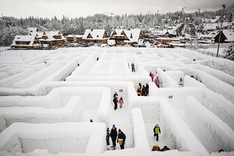Polonya'da dünyanın en büyük kar labirenti ziyaretçilerini ağırlıyor 19