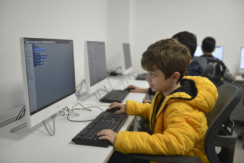 Bursa'daki 6 asırlık medrese bilim meraklılarını ağırlamaya başladı 1