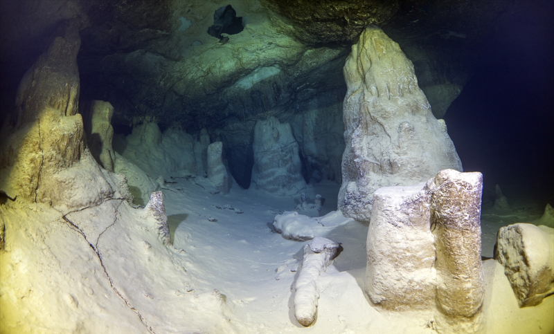 Doğu Akdeniz'de 5 yıl önce keşfedilen su altı mağarası depremlerde zarar görmedi 5
