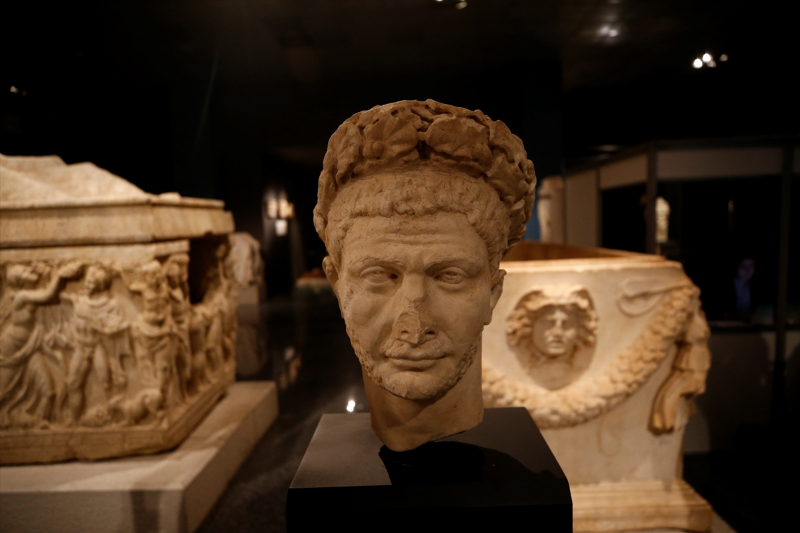 ABD'de ele geçirilip Antalya'ya getirilen 12 tarihi eser tanıtıldı 1