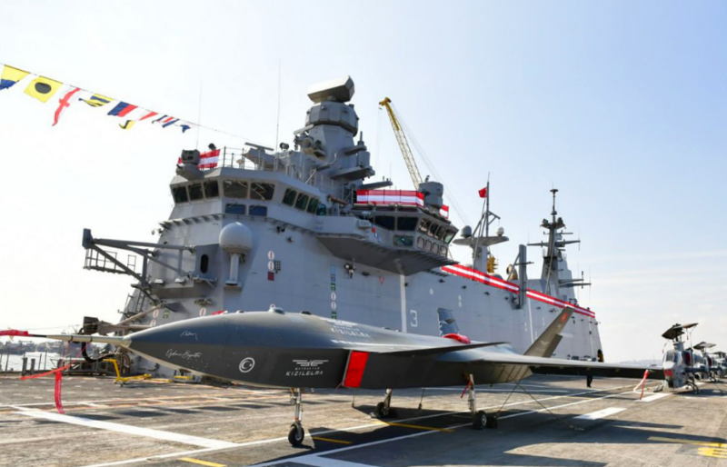 Dünyanın ilk SİHA savaş gemisi Deniz Kuvvetleri Komutanlığı'na teslim edildi