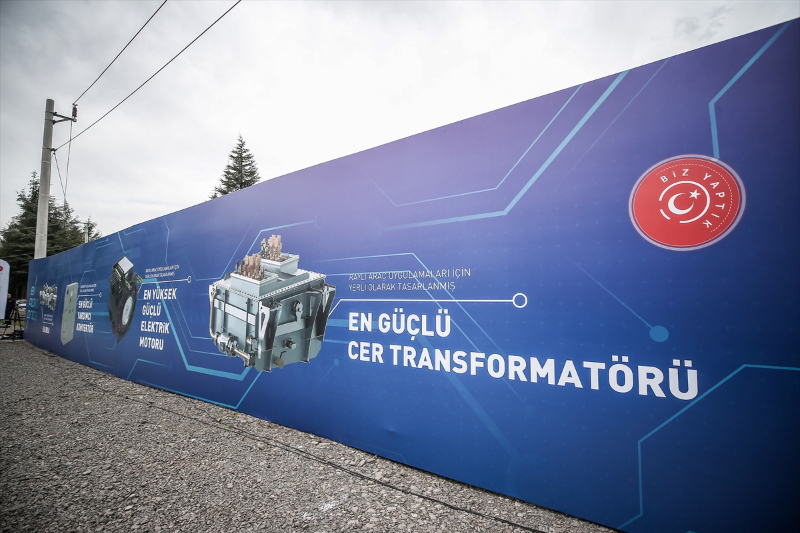 Yerli ve milli elektrikli lokomotif raylara indiriliyor 1