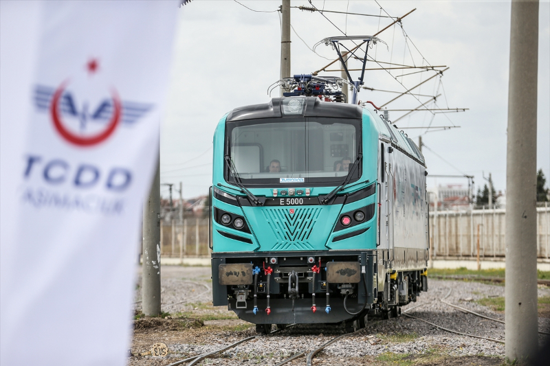 Yerli ve milli elektrikli lokomotif raylara indiriliyor 3