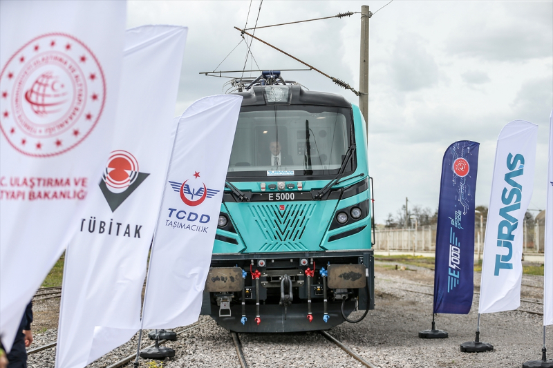 Yerli ve milli elektrikli lokomotif raylara indiriliyor 6