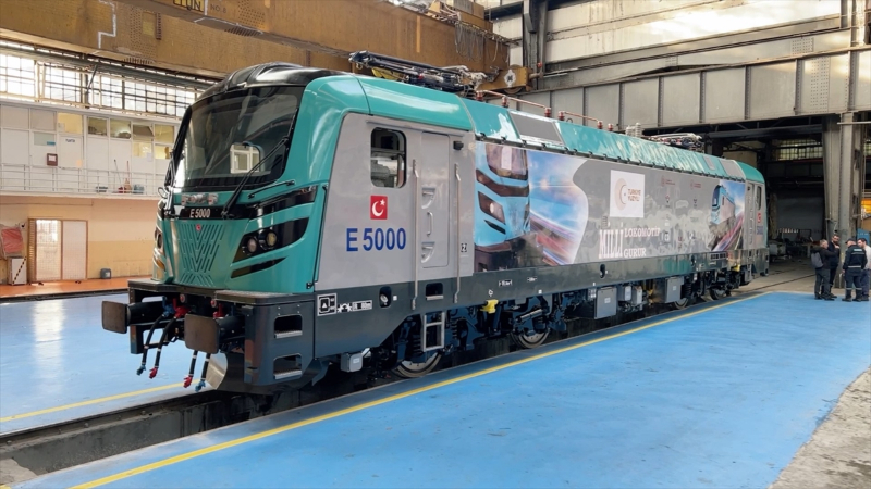 Yerli ve milli elektrikli lokomotif raylara indiriliyor 7