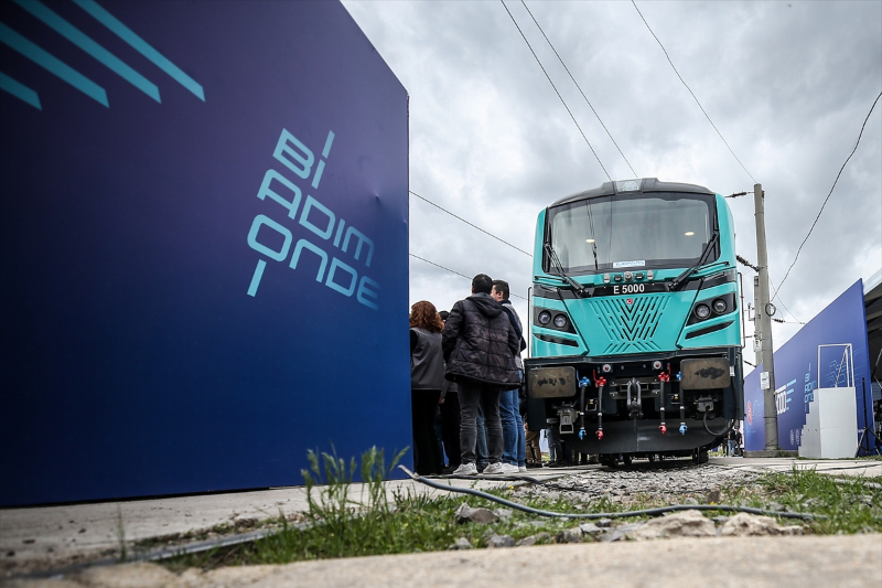 Yerli ve milli elektrikli lokomotif raylara indiriliyor 12