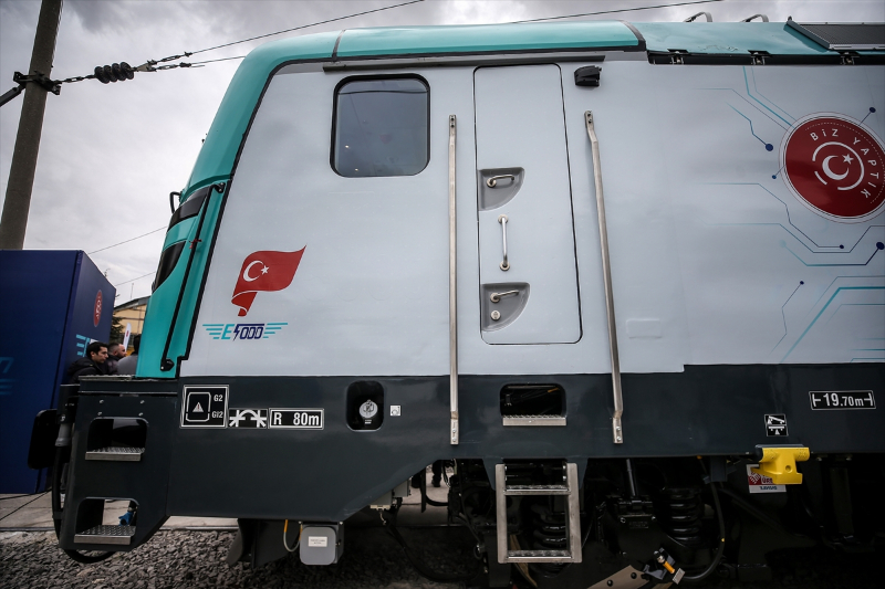 Yerli ve milli elektrikli lokomotif raylara indiriliyor 10