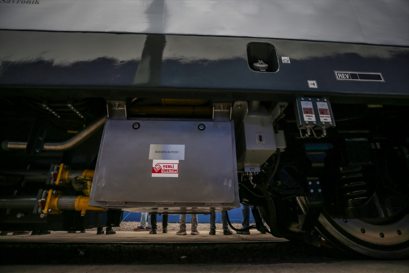 Yerli ve milli elektrikli lokomotif raylara indiriliyor 13