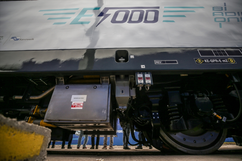 Yerli ve milli elektrikli lokomotif raylara indiriliyor 14