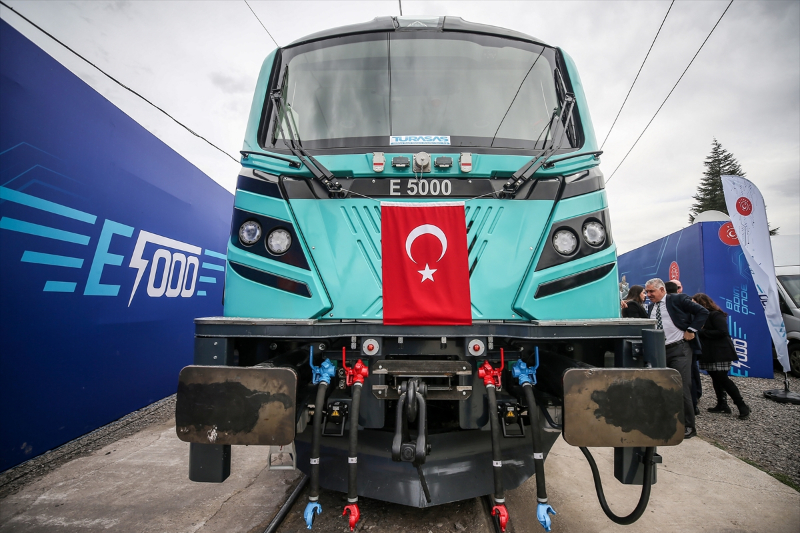 Yerli ve milli elektrikli lokomotif raylara indiriliyor 15