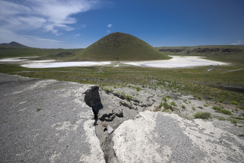 Kuraklığın gölgesindeki Meke Gölü 3