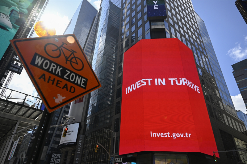 Times Meydanı'ndaki dijital panolarda "Invest in Türkiye" mesajı yayımlandı 2