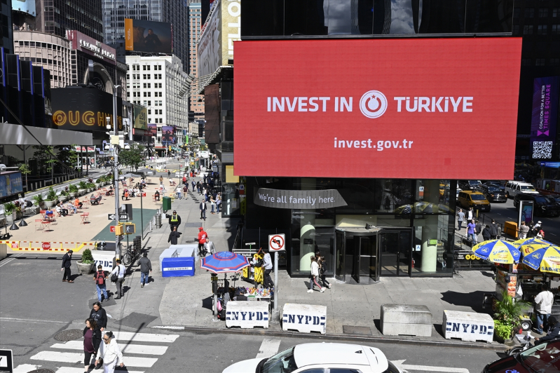 Times Meydanı'ndaki dijital panolarda "Invest in Türkiye" mesajı yayımlandı 4
