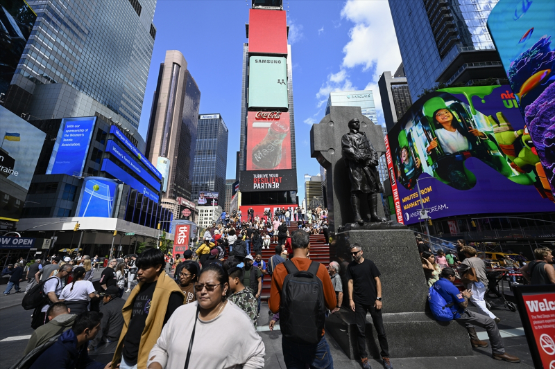 Times Meydanı'ndaki dijital panolarda "Invest in Türkiye" mesajı yayımlandı 14