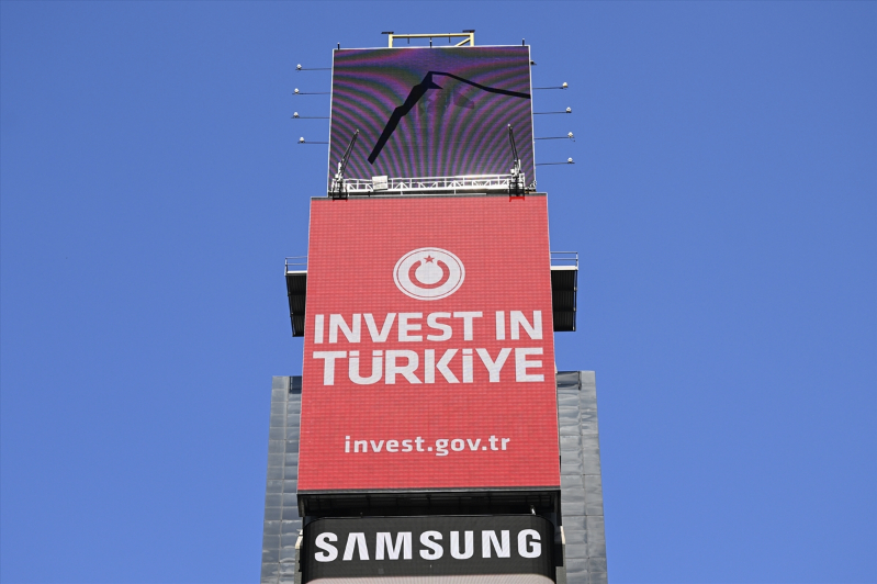 Times Meydanı'ndaki dijital panolarda "Invest in Türkiye" mesajı yayımlandı 21