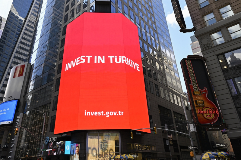Times Meydanı'ndaki dijital panolarda "Invest in Türkiye" mesajı yayımlandı 26