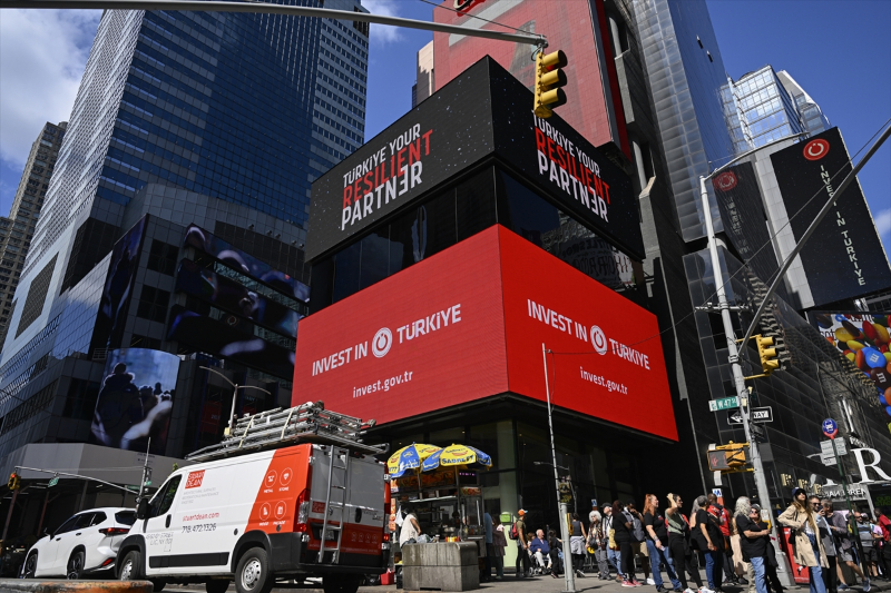 Times Meydanı'ndaki dijital panolarda "Invest in Türkiye" mesajı yayımlandı 32