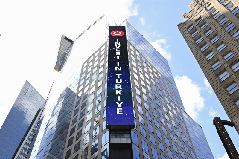 Times Meydanı'ndaki dijital panolarda "Invest in Türkiye" mesajı yayımlandı 29