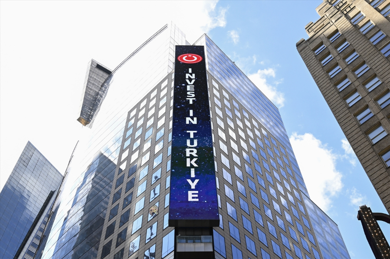 Times Meydanı'ndaki dijital panolarda "Invest in Türkiye" mesajı yayımlandı 30