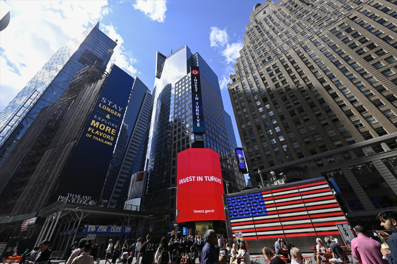 Times Meydanı'ndaki dijital panolarda "Invest in Türkiye" mesajı yayımlandı 37