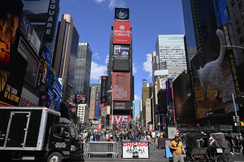Times Meydanı'ndaki dijital panolarda "Invest in Türkiye" mesajı yayımlandı 35