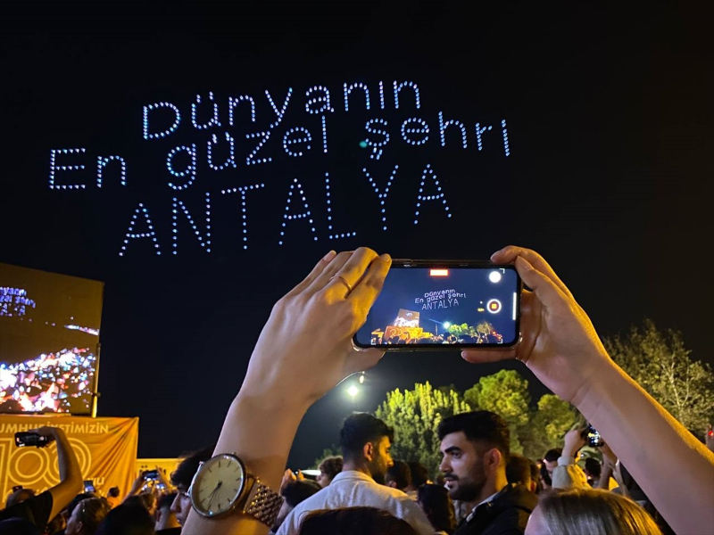 Antalya semalarında Cumhuriyet'in 100. yılı dolayısıyla 500 dronla ışık gösterisi 7